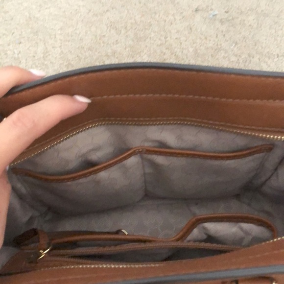 USED LIKE NEW Michael Kors crossbody bag - Picture 6 of 7